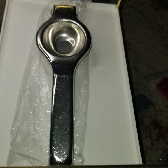 Stainless Steel lemon squeezer - Picture 2 of 3